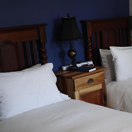 The Boston Guest House เบลวิลล์ ภายนอก รูปภาพ